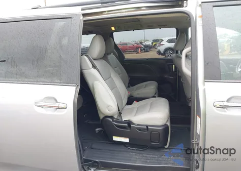 2015 Toyota Sienna Limited 7 Passenger z USA, uszkodzony, nr VIN 5TDYK3DC6FS557486